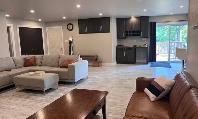 LaSalle Apartment | The Skyview Loft 2 Bedrooms, 4 Beds