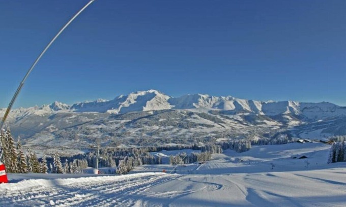 Combloux Apartment | Experience Breathtaking Mont-Blanc Views at The Slalom