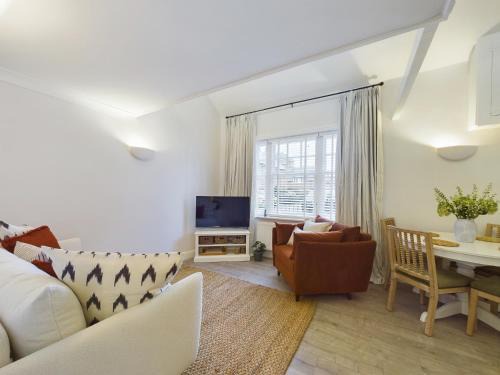 Chester House | Pet-Friendly Retreat at The Sleepers Cottage for 2-6 Guests