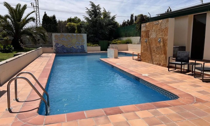 Yuncos House | Relax at The Small House: Near Madrid & Toledo with Pool