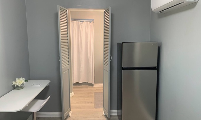 El Centro Apartment | The Small Sandalwood -"Sandalito"· Private Suite, curated for comfort & privacy.