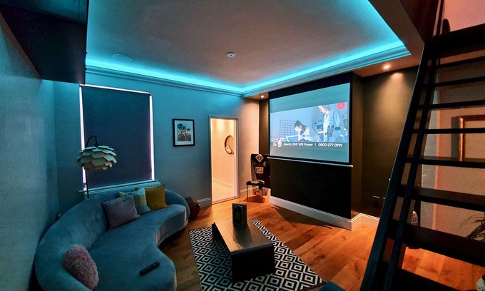 York House | Outstanding Smart 27 House: Close to York Racecourse