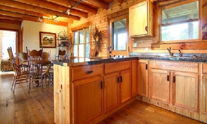 Monteagle Hotel | Cozy Retreat at The Smokehouse Lodge and Cabins