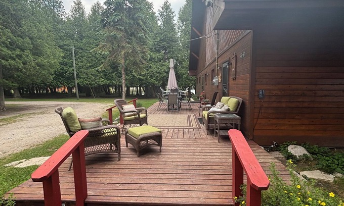 Drummond House | Experience The Sniderhaus: Sunset Views & Trails Await