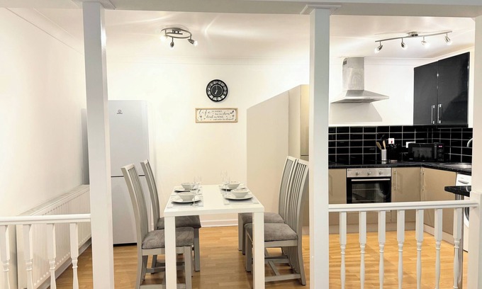 Colchester House | The Snug - CO1