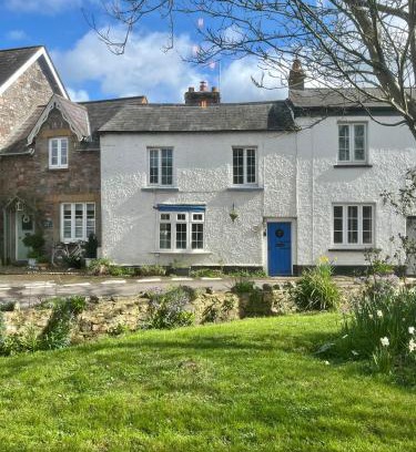 West Buckland House | Cozy Retreat at The Snuggery Cottage - 4-Star Getaway