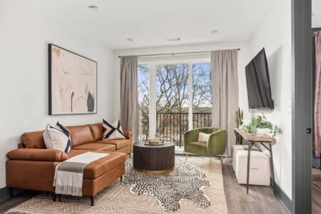 Rolling Mill Hill Apartment | Modern Sobro Suite - 3 Bedrooms in Vibrant Downtown