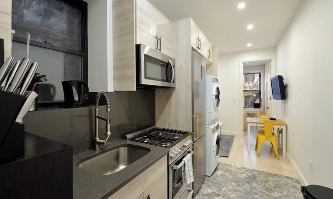 SoHo Apartment | Stylish Soho Flat with Kitchen & Breakfast Benefits