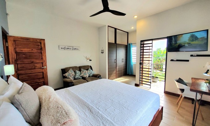 Portmore Apartment | Inviting Solace: Modern 1Bed Apt with Pool & Spa
