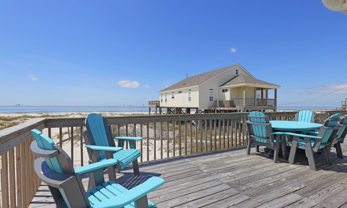 Dauphin Island House | Discover Oceanfront Bliss at The South 40 - Book Now!