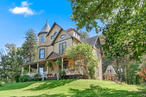 Wernersville Bed & Breakfast | Unmatched Comfort at The South Mountain Inn - Family Friendly
