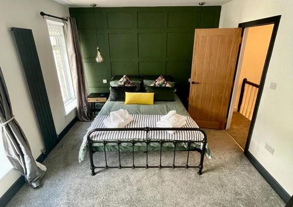 Skewen House | Discover The South Valley Home - Rated 9.7 by Guests