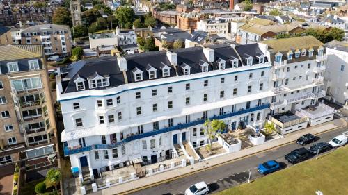 Folkestone Hotel | Welcoming Southcliff Hotel with Oceanfront Pool Access