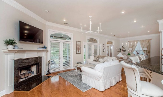 Covington House | The Southern House | Waterfront | Pet Friendly