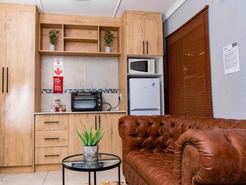 Vryheid House | Budget-Friendly Stay at The Space Guesthouse with Pool