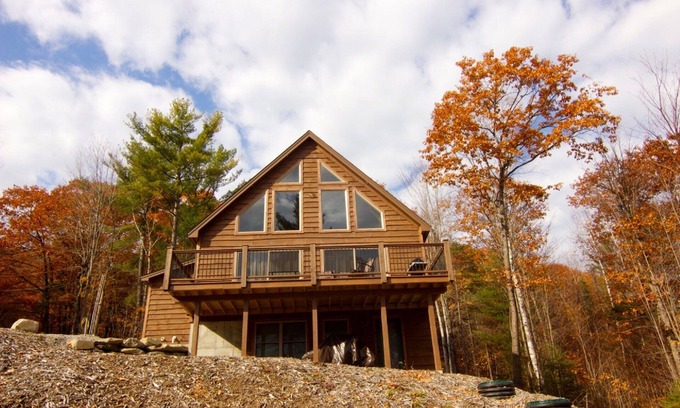 Bethel Ski Chalet | Top-Rated The Sparrow Chalet with Family-Friendly Amenities