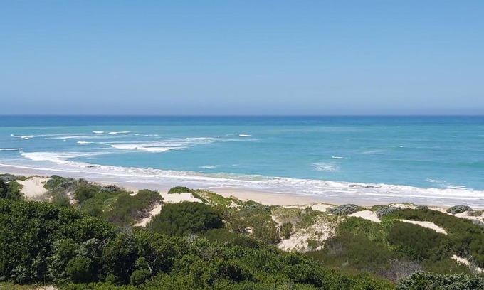 Aston Bay Apartment | Beach-Front Escape at The Sparrow's Nest: 4-Star Comfort