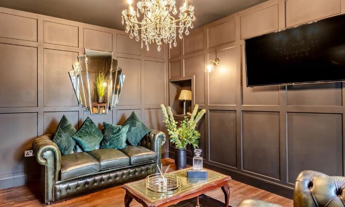 Craigellachie House | Discover The Speakeasy: A Pet-Friendly Getaway