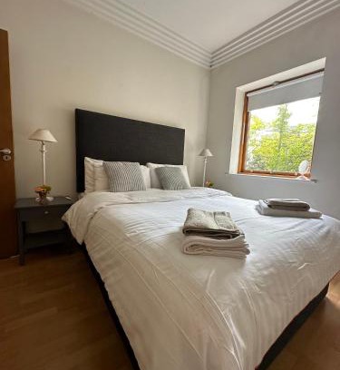 North Wall Apartment | Experience Comfort in The Spencer Suite - 4-Star Haven