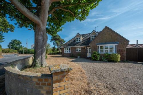 Reydon House | Top-Rated The Spinney: Family & Pet Friendly Retreat