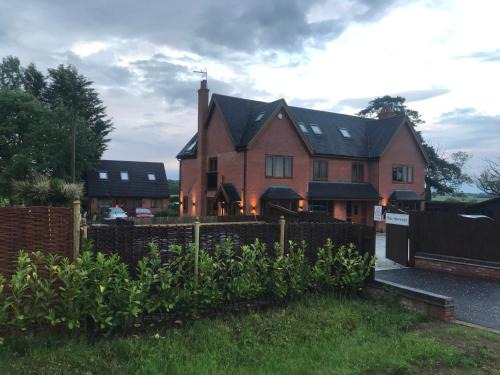 Maidwell House | Relax at The Spinney Home Stay: Wheelchair Access & Breakfast