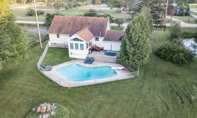 Holland House | Secluded Oasis with Pool & Spa - Rated 10/10 by Guests