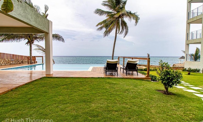 Tower Isle Apartment | Stunning Oceanfront Retreat at The Splashing View