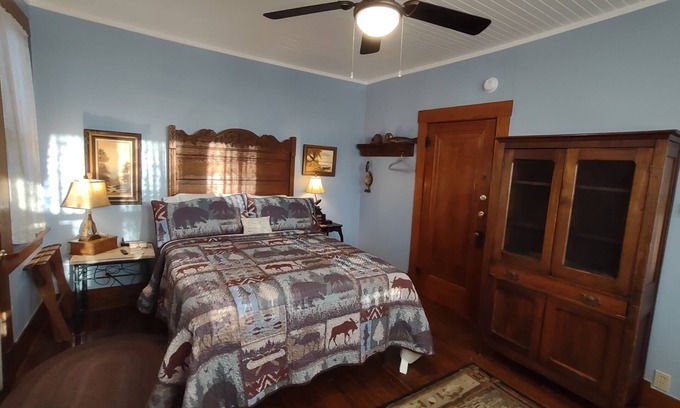 Hardy House | Charming Stay at The Spring River Stonehouse Inn, Lydia's Room
