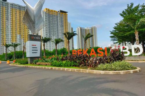 Bekasi Apartment | Modern Springlake Studio with Pool & WiFi in Bekasi