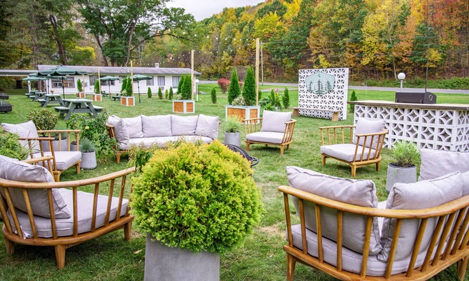 New Ashford Hotel | Experience Comfort at The Springs Motel with Pool & Breakfast