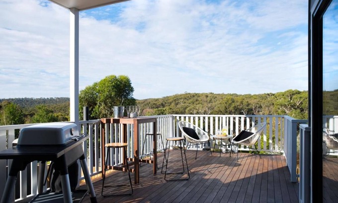Hepburn Springs House | Discover The Springs Retreat: Rated 10/10 with Spa & Breakfast