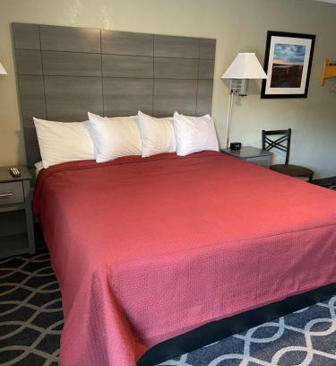 Etna Hotel | Welcoming Embassy Inn Motel Ithaca - Perfect for Families & Pets
