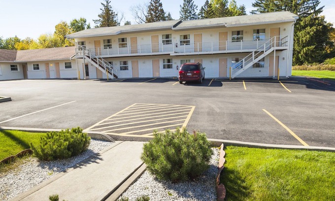 Etna Hotel | Budget-Friendly Embassy Inn Motel with Breakfast Included