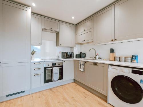 Bunhill Apartment | Charming Family Retreat at The Springwell Apartment