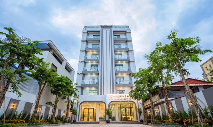 Kampot Hotel | Discover The Square Kampot Hotel: Rated 9/10 with Hot Tub