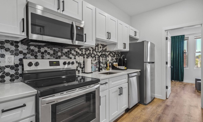 Philadelphia Apartment | Discover The Squirrel Hill PH in Vibrant University City