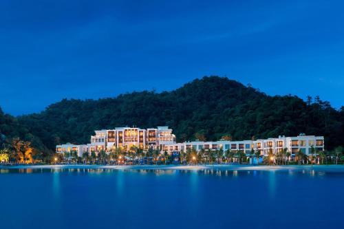 Kuah Resort | Indulge at The St. Regis Langkawi: 5-Star Beachfront Bliss