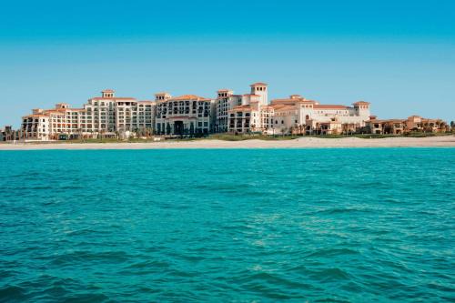 Abu Dhabi Resort | Indulgent Getaway at The St. Regis Saadiyat Island Resort