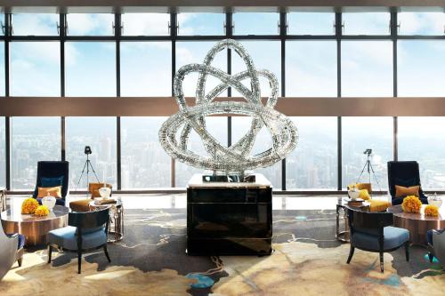 Luohu Hotel | Elegant St. Regis Shenzhen: Oceanfront Spa & Pool Retreat