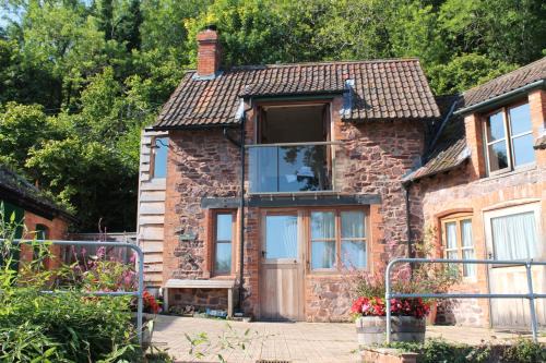 Porlock Weir House | Cozy Retreat at The Stable Block, Porlock Weir - Pet Friendly