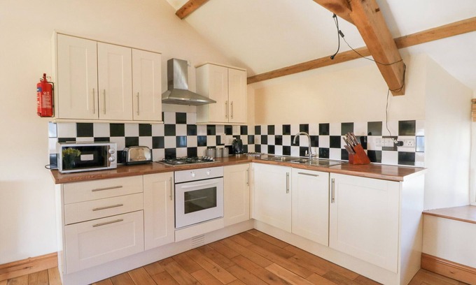Felinfach Cottage | Pet-Friendly Retreat at The Stable with Pool & Spa Access