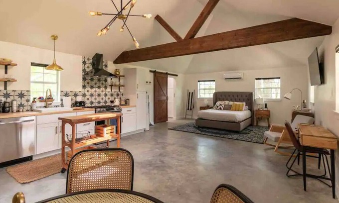 Red Rock Apartment | Stylish Studio Retreat with Family & Pet-Friendly Amenities