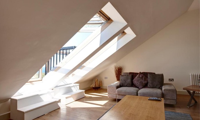 Pistyll House | Experience The Stables 3: Pet Friendly with Hot Tub Access