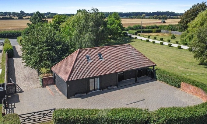 Halstead House | Discover The Stables Rectory Farm: Pet-Friendly Retreat