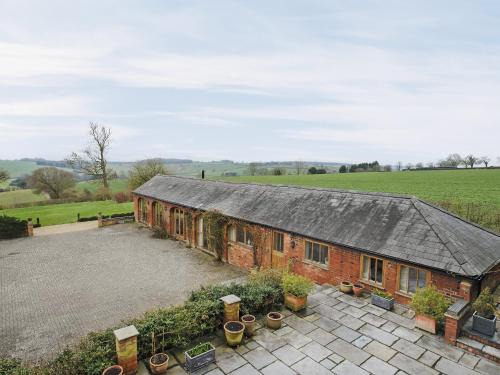 Pottersbury House | Top-Rated Family Retreat at The Stables At Weedon Hill Farm
