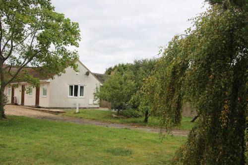 North Marston Bed & Breakfast | Top-Rated Stables B&B at Pear Tree Cottage - Pet Friendly
