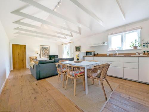 Chichester House | Pet-Friendly Retreat at The Stables, Birdham - 10/10 Rating