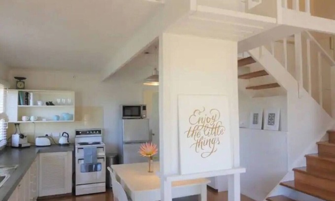 Dynnyrne House | Comfortable Retreat at The Stables - Steps from Shopping