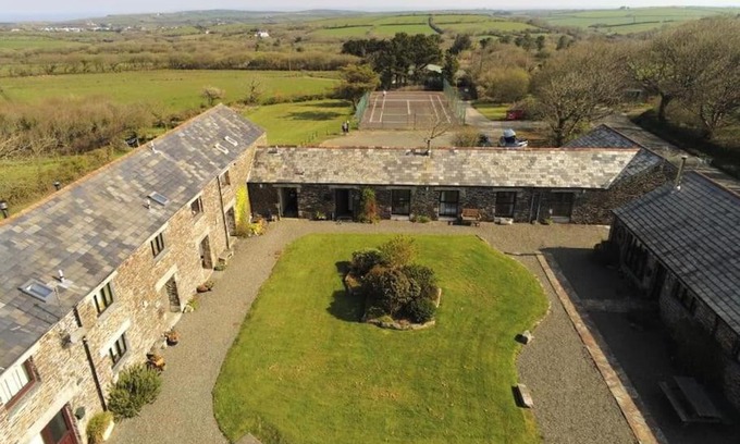 Saint Gennys House | Pet Friendly Retreat at The Stables, Crackington Haven
