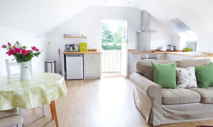 Crayke Cottage | Guest Rated 10/10: The Stables, Crayke Lodge Awaits